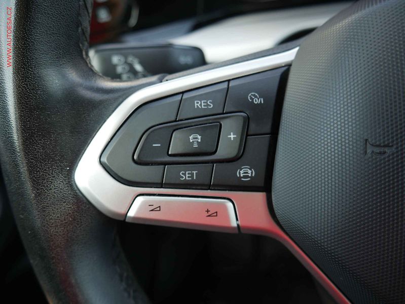 Volkswagen Golf (2023) 2.0 TDi, 1.maj,ČR, Life - fotka 14 z 18