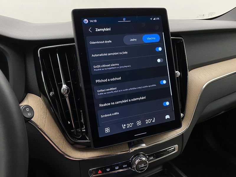 Volvo XC60 T8 AWD RECHARGE PLUS DARK CZ - fotka 56 z 66