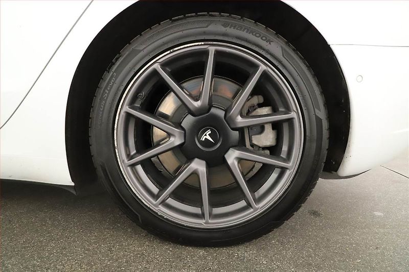 Tesla Model 3 (2021) Std Range Plus 55kWh, SoH 78% - fotka 20 z 20