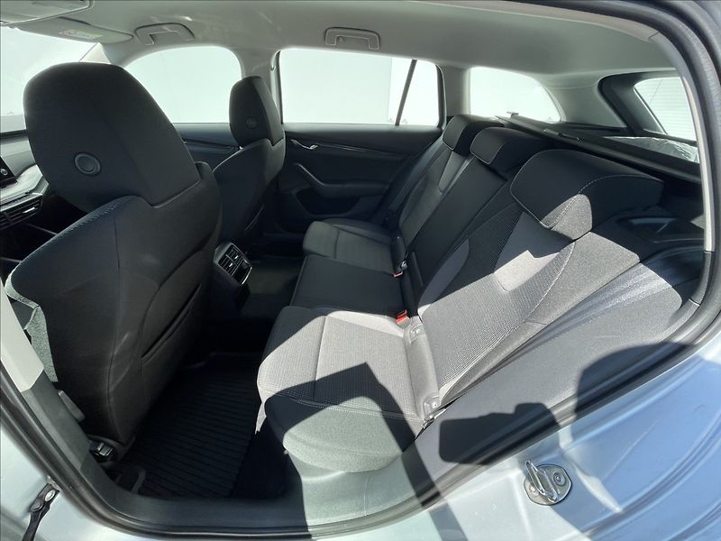 Škoda Octavia 2,0 TDI DSG 4x4 Ambi Plus TZ - fotka 16 z 23