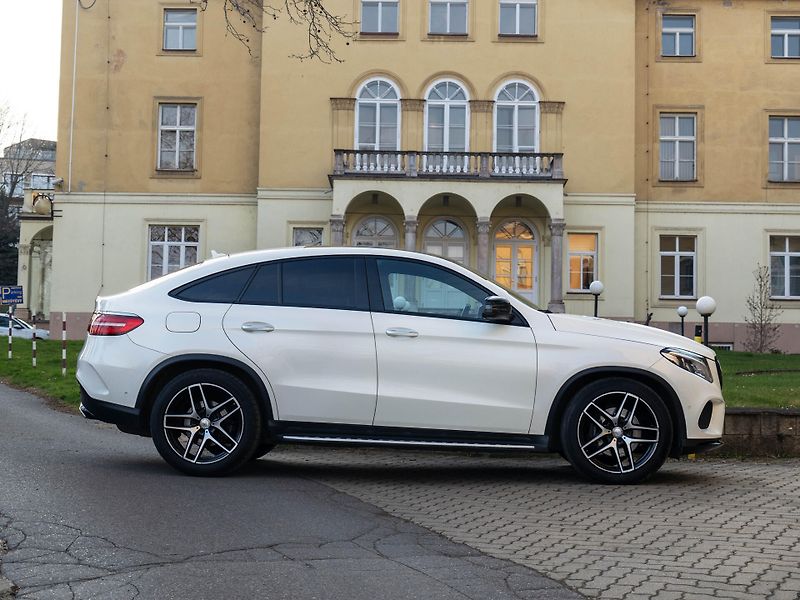 Mercedes-Benz GLE 350d 4M AMG Coupé 360 Pano Dis - fotka 5 z 40