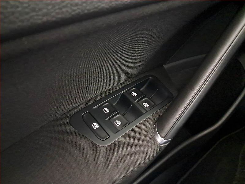 Volkswagen Golf (2020) 2.0 TDI, Navi, Tempomat - fotka 20 z 20