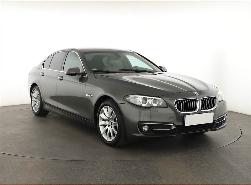 BMW Řada 5 (2014) 520i, Automat, Kůže, Navi - fotka 1 z 20