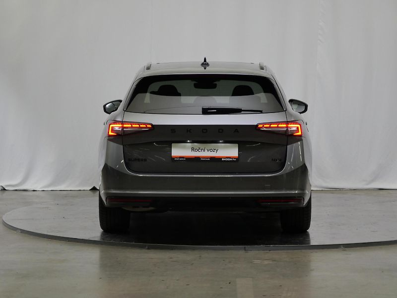 Škoda Superb - fotka 6 z 28