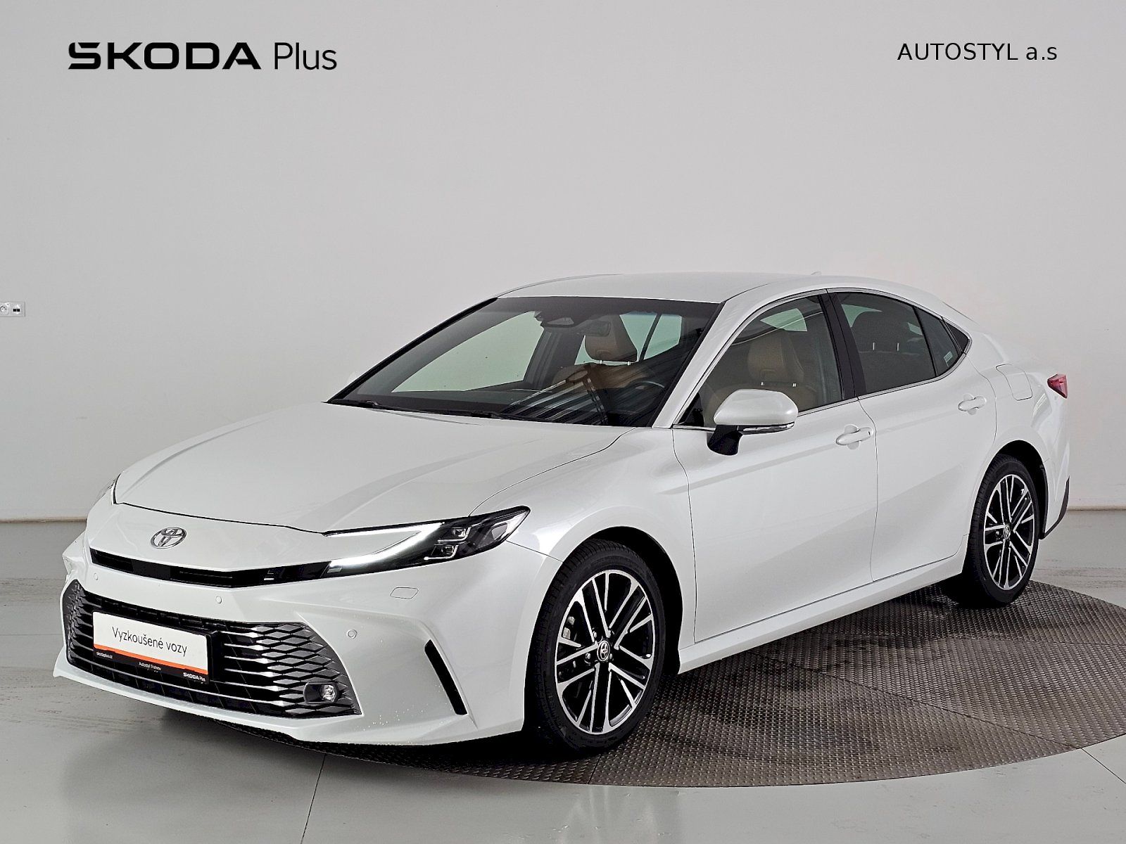 Toyota Camry 2.5HEV 230k