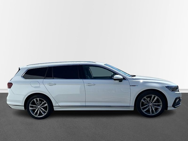 Volkswagen Passat 2,0 TDI / 147 kW 4Mot. R-line - fotka 7 z 26