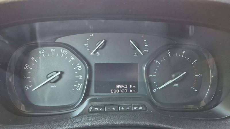 Fiat Scudo L1H1 2.0Mjet 106kW/145k MT6 - fotka 21 z 52