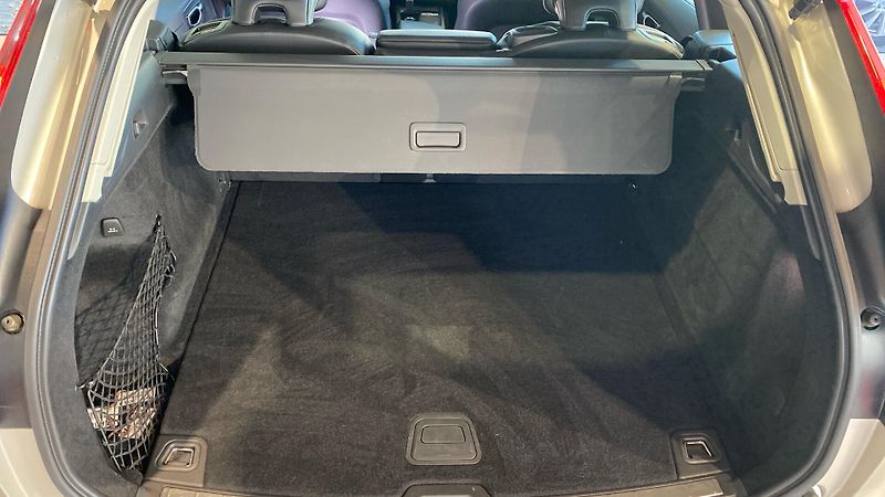 Volvo XC60 MOMENTUM PRO, B4 AWD, 145+10 k - fotka 11 z 30