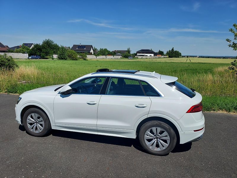 Audi Q8 (2023) 55 TFSI quattro 3.0 / 250 kW - fotka 10 z 22