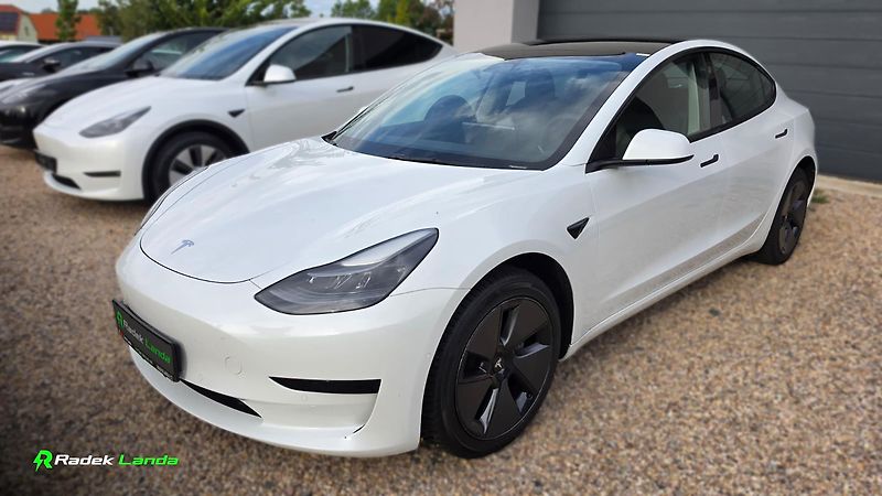 Tesla Model 3 (2021) Standard Range+, LFP, Tažné - fotka 3 z 12