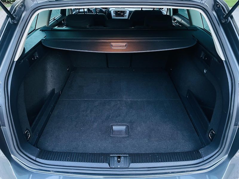 Volkswagen Passat 2.0TDI MANUÁL VÝHŘEV KAMERA - fotka 20 z 47