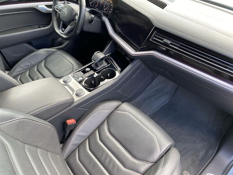 Volkswagen Touareg (2023) Exclusive 3.0 TDI V6 4Motion - fotka 8 z 37