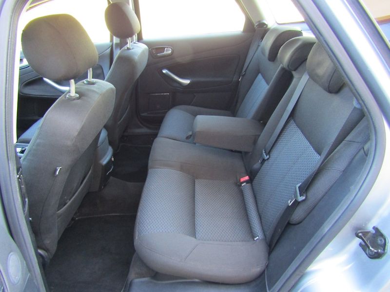 Ford Mondeo (2008) 2.0 TDCi GHIA 1.MAJITEL - fotka 22 z 43