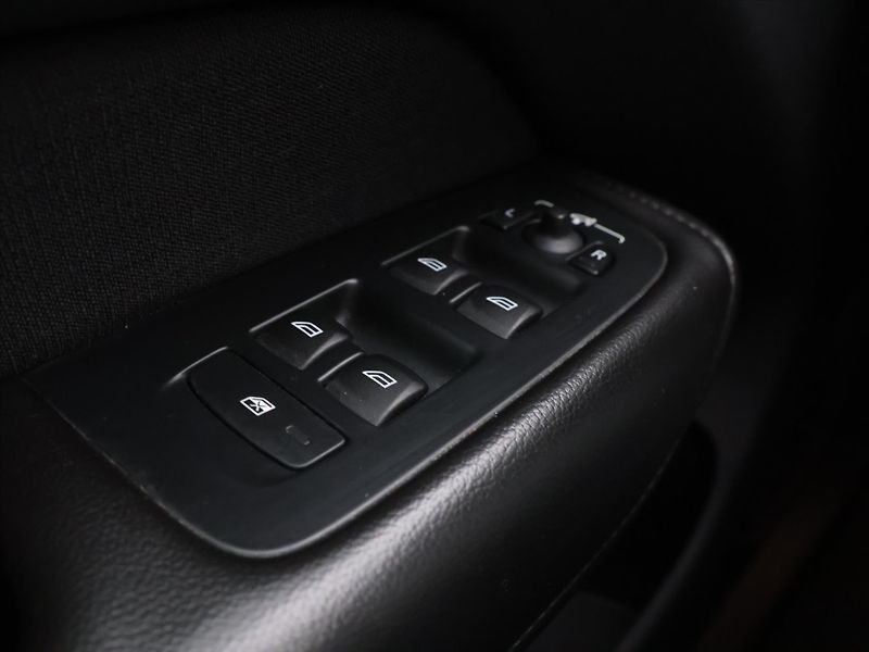 Volvo XC60 2,0 B4 Drive-E MomentumPro AWD - fotka 16 z 28