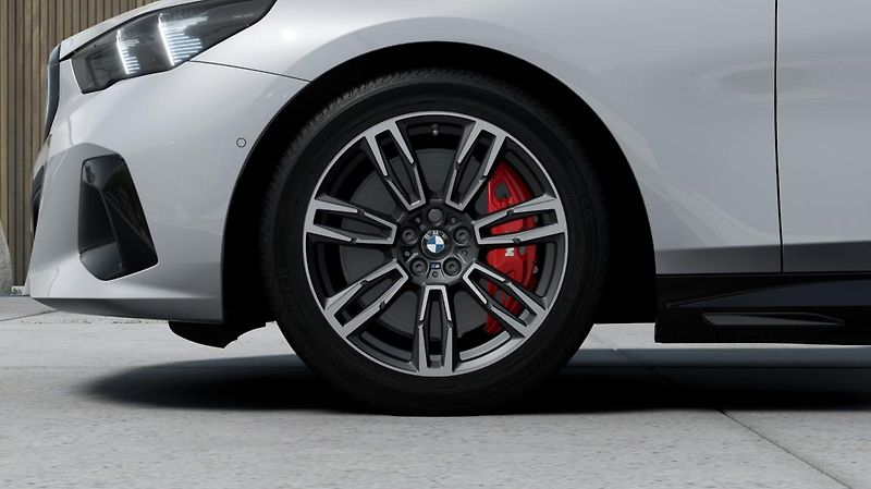 BMW Řada 5 540d xDrive Touring - fotka 8 z 14