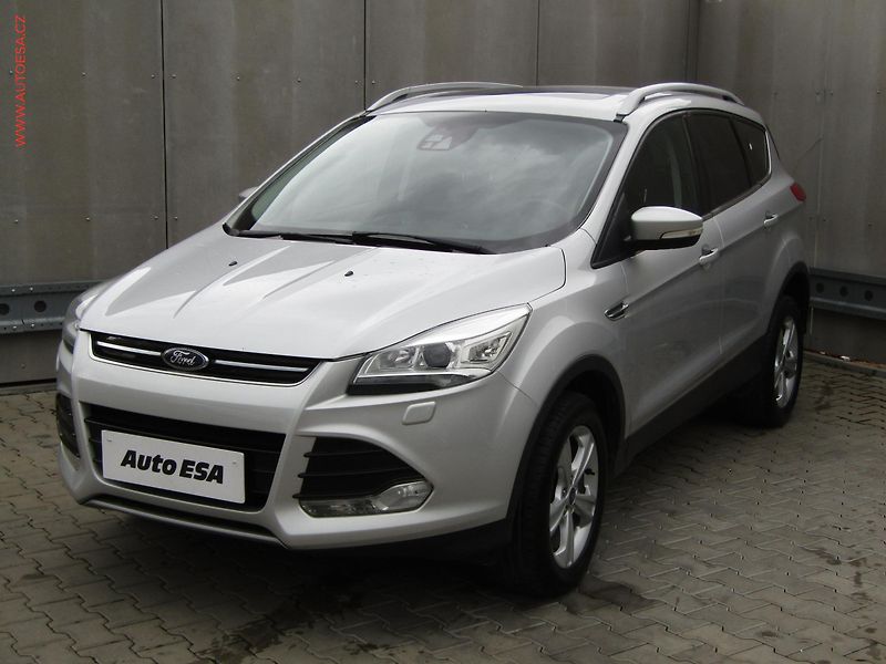 Ford Kuga (2015) 2.0 TDCi 4x4, Titanium - fotka 3 z 21