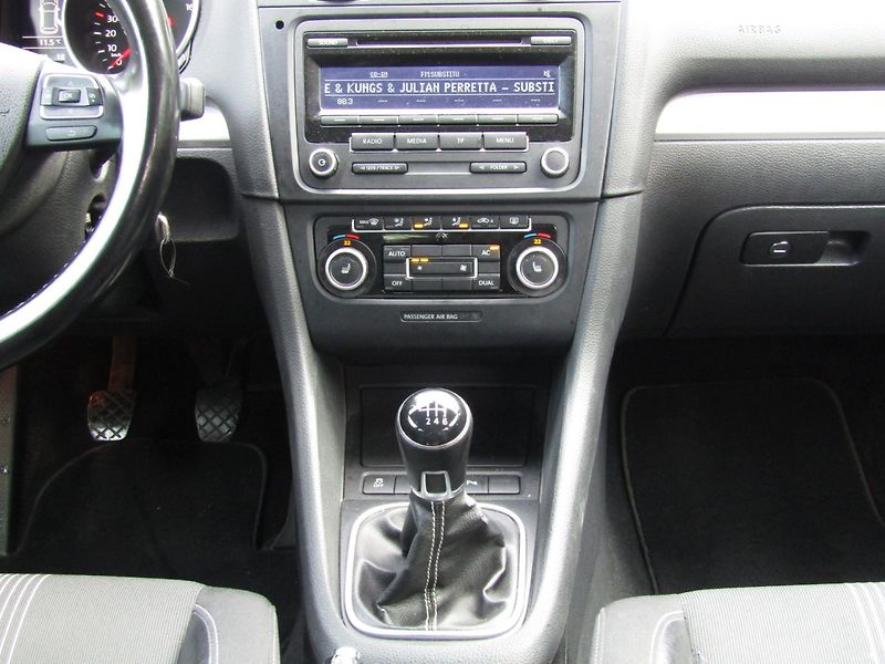 Volkswagen Golf (2012) 1.2 TSI 77kW - fotka 16 z 33