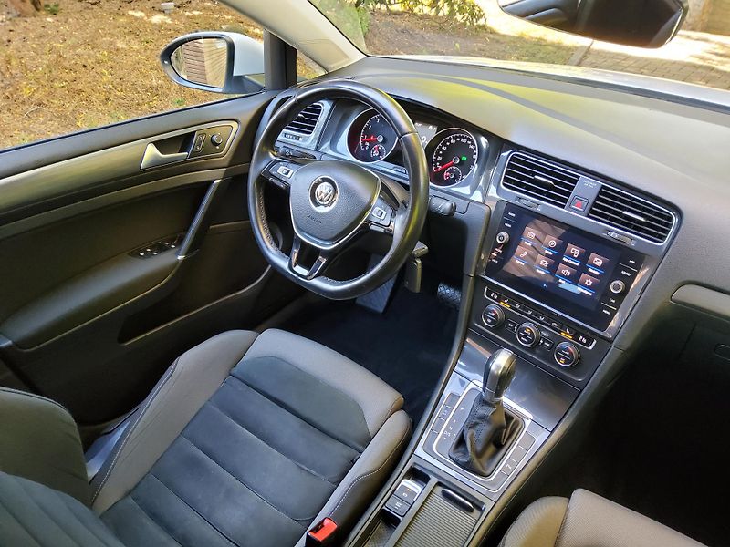 Volkswagen Golf (2018) 1.5TSI 96kW DSG 1maj ČR LED - fotka 12 z 27