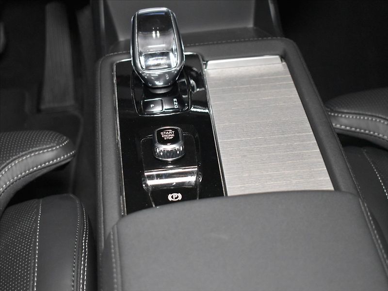 Volvo XC90 2,0 B5 AWD Ultra vzduch,Pano - fotka 15 z 27