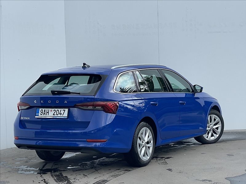 Škoda Octavia 2,0 TDI DSG Combi Style Plus - fotka 3 z 22