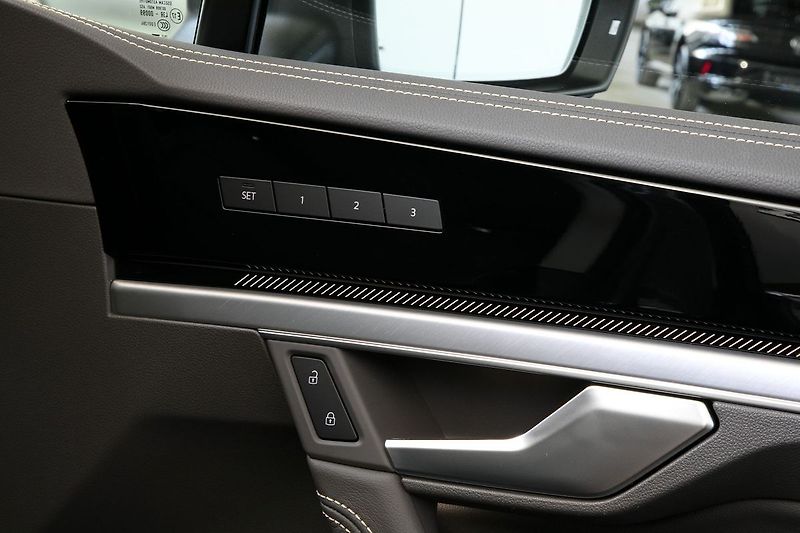 Volkswagen Touareg 3.0TDI 210kW RLine NT TZ ZÁRUK - fotka 25 z 48