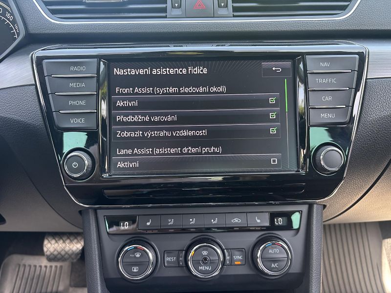 Škoda Superb (2016) 2.0 TSI 162kw Style NAV - fotka 24 z 31