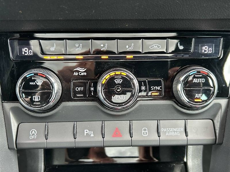 Škoda Karoq (2022) 1.5 TSI 7DSG Sportline - fotka 30 z 33