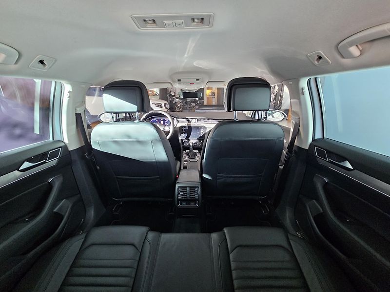 Volkswagen Passat (2019) R-Line 4M  - fotka 16 z 23