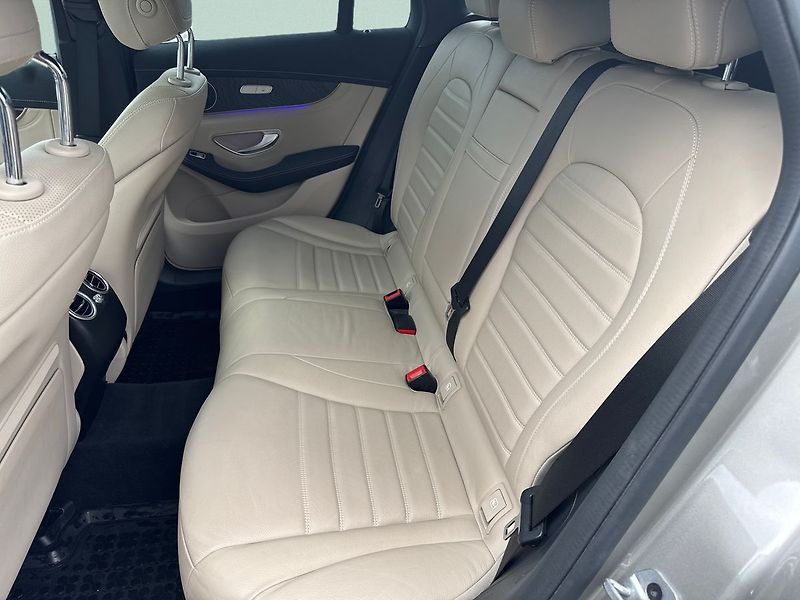Mercedes-Benz EQC 400 4MATIC - fotka 14 z 24