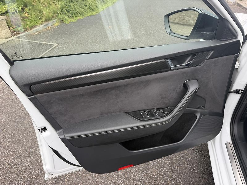 Škoda Superb 2,0TDi 147kW 4x4 DSG SPORTLINE - fotka 13 z 20