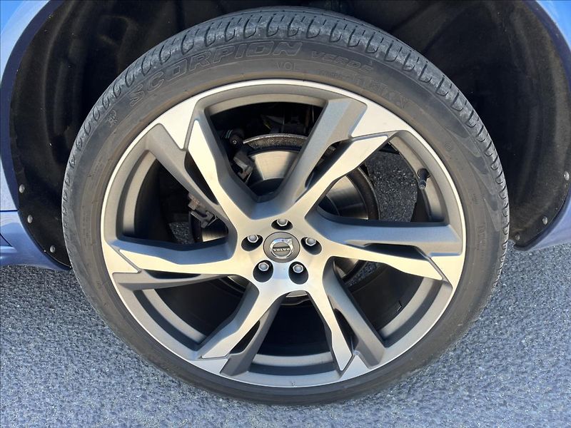 Volvo XC90 2,0 D5 R-DESIGN AWD SERVIS DPH - fotka 46 z 54