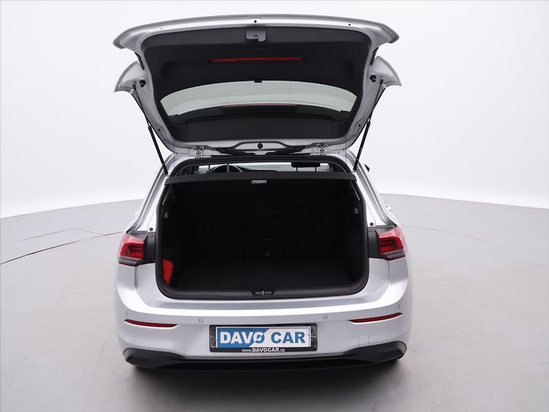 Volkswagen Golf 1,0 TSI 81kW Life M6 - fotka 9 z 33