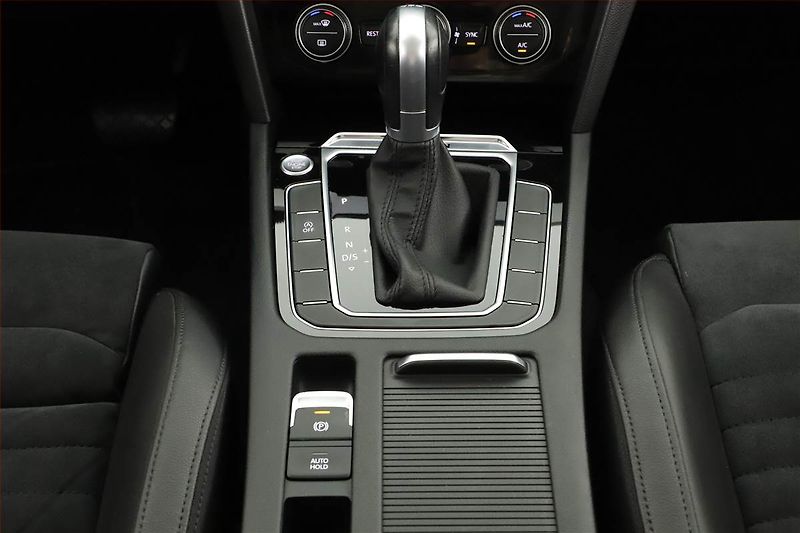 Volkswagen Passat (2018) 2.0 TDI, 4X4, Automat, Kůže - fotka 13 z 18