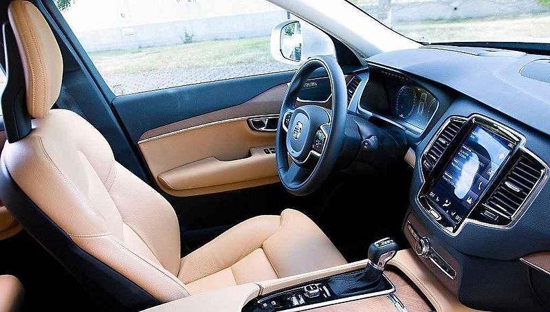 Volvo XC90.