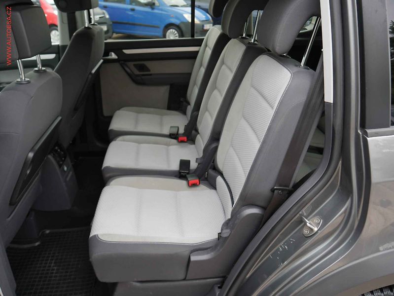 Volkswagen Touran (2015) 2.0TDi 7míst, Bixenon - fotka 10 z 16