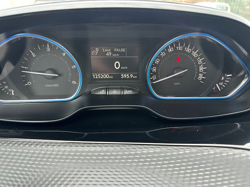 Peugeot 2008 (2017) 1.6Hdi 88kw Allure - fotka 19 z 24