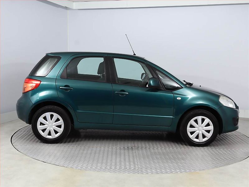 Suzuki SX4 (2008) 1.5 i - fotka 6 z 13