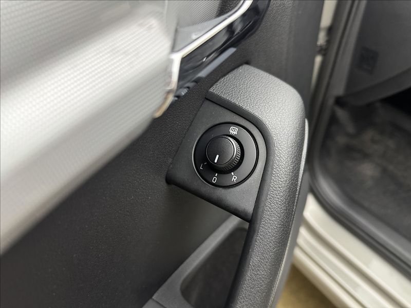 Škoda Octavia 1,6 TDi DPH KLIMA SENZORY ČR - fotka 22 z 30