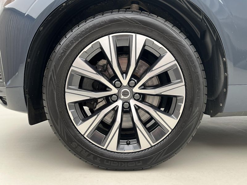 Volvo XC60 B4 AWD MOMENTUM PRO AUT - fotka 15 z 40