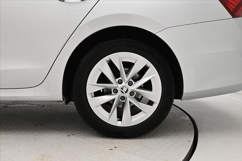 Škoda Octavia 2,0 TDI 110 kW DSG STYLE Záruk - fotka 31 z 31