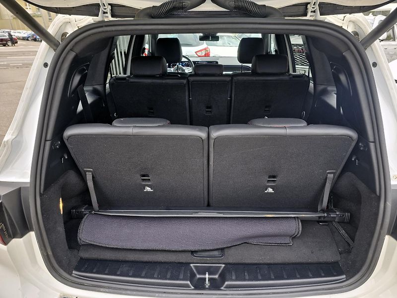 Mercedes-Benz GLB 200d 4M AMG 7míst - fotka 38 z 48
