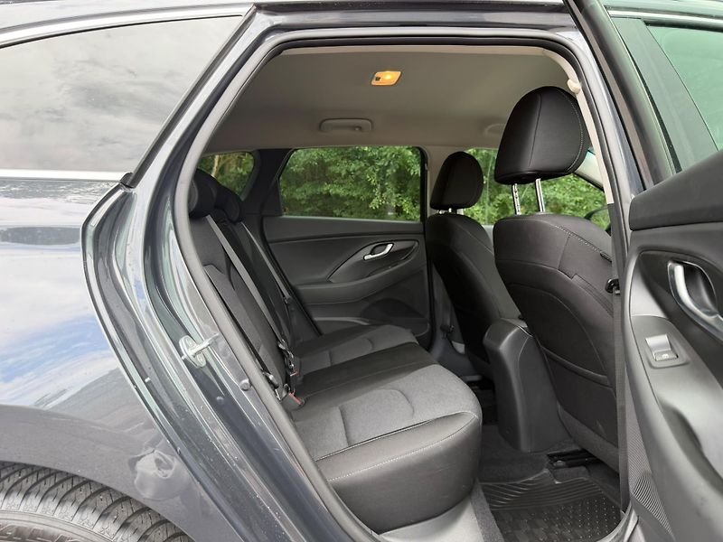 Hyundai i30 (2023) 1.0 T-GDI / 88 kW, Automat - fotka 15 z 19