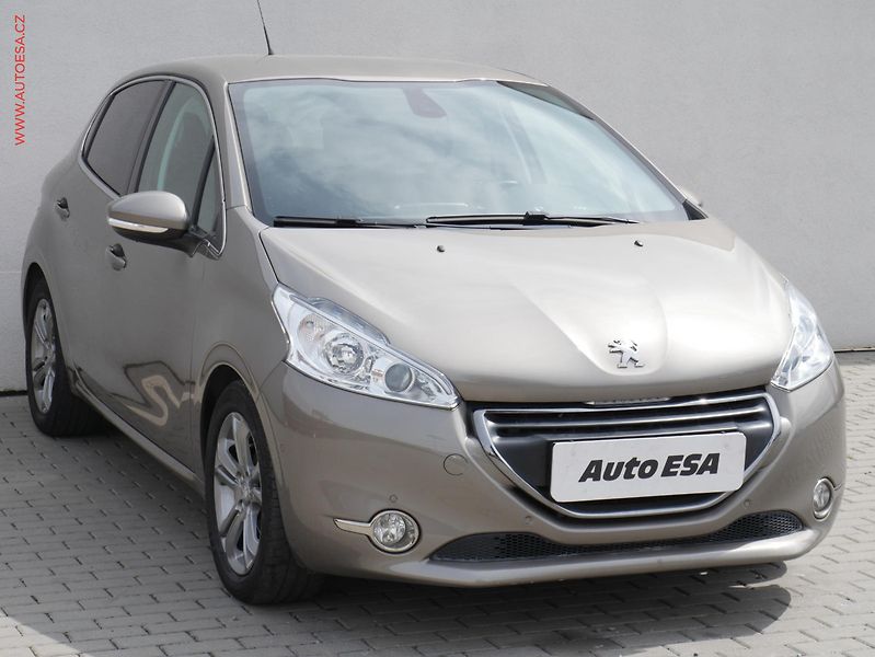 Peugeot 208 (2014) 1.6i, ČR, autoAC, temp - fotka 1 z 15