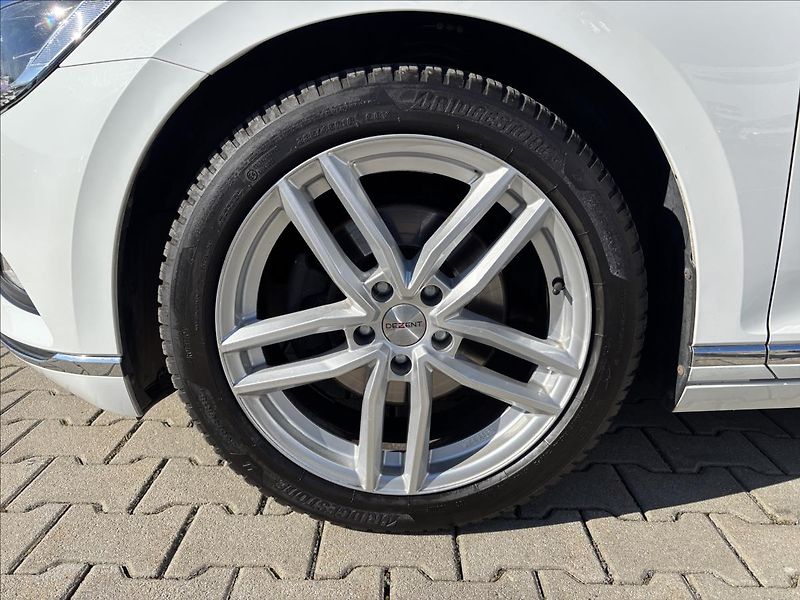Volkswagen Passat 2,0 TDI 140kW DSG Comfortline - fotka 10 z 41