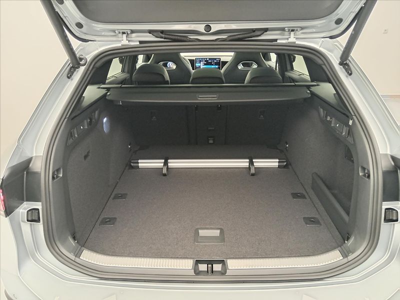 Volkswagen Passat 2,0 Rline People  TDI - fotka 13 z 19