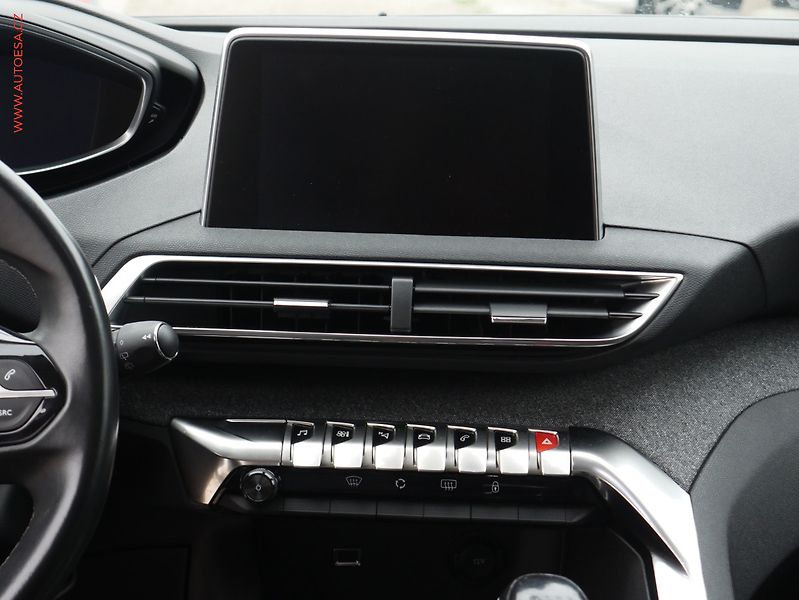 Peugeot 3008 (2017) 1.6 HDi, Allure, navi, +kola - fotka 11 z 23
