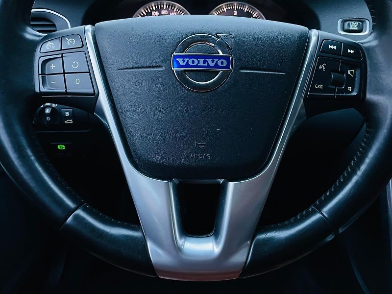 Volvo S60 2.0D 120KW 5VÁLEC VÝHŘEV SENZO - fotka 26 z 44