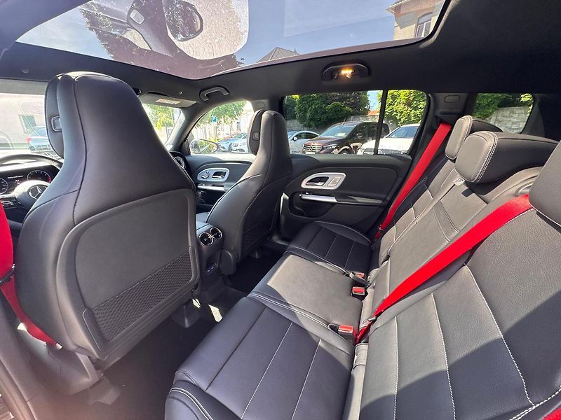 Mercedes-Benz GLB (2026) 200 4MATIC - fotka 12 z 25