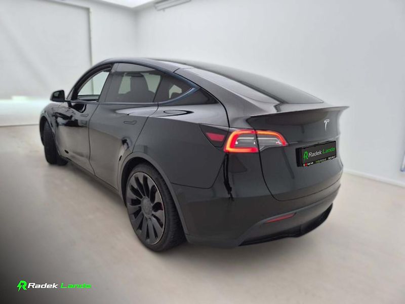 Tesla Model Y (2022) Performance Dual Motor AWD - fotka 2 z 14