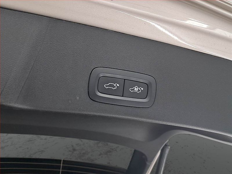 Volvo XC40 (2022) Plus B3 - fotka 22 z 22